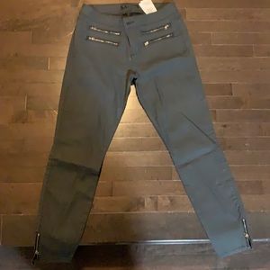 Guess Grey Crop with ankle zipper